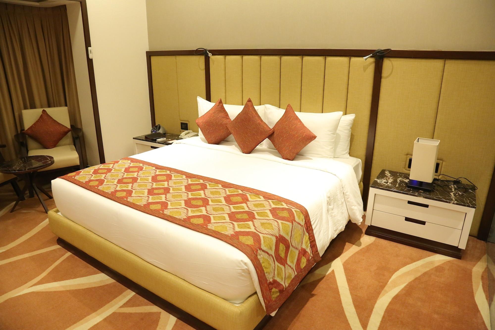 Radisson Lucknow City Center Экстерьер фото