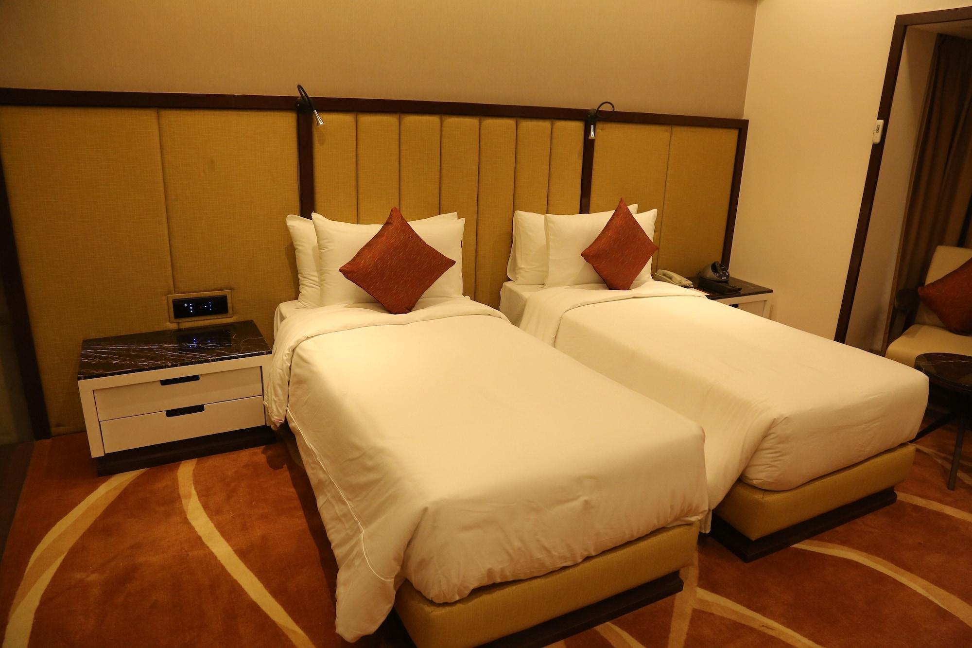 Radisson Lucknow City Center Экстерьер фото