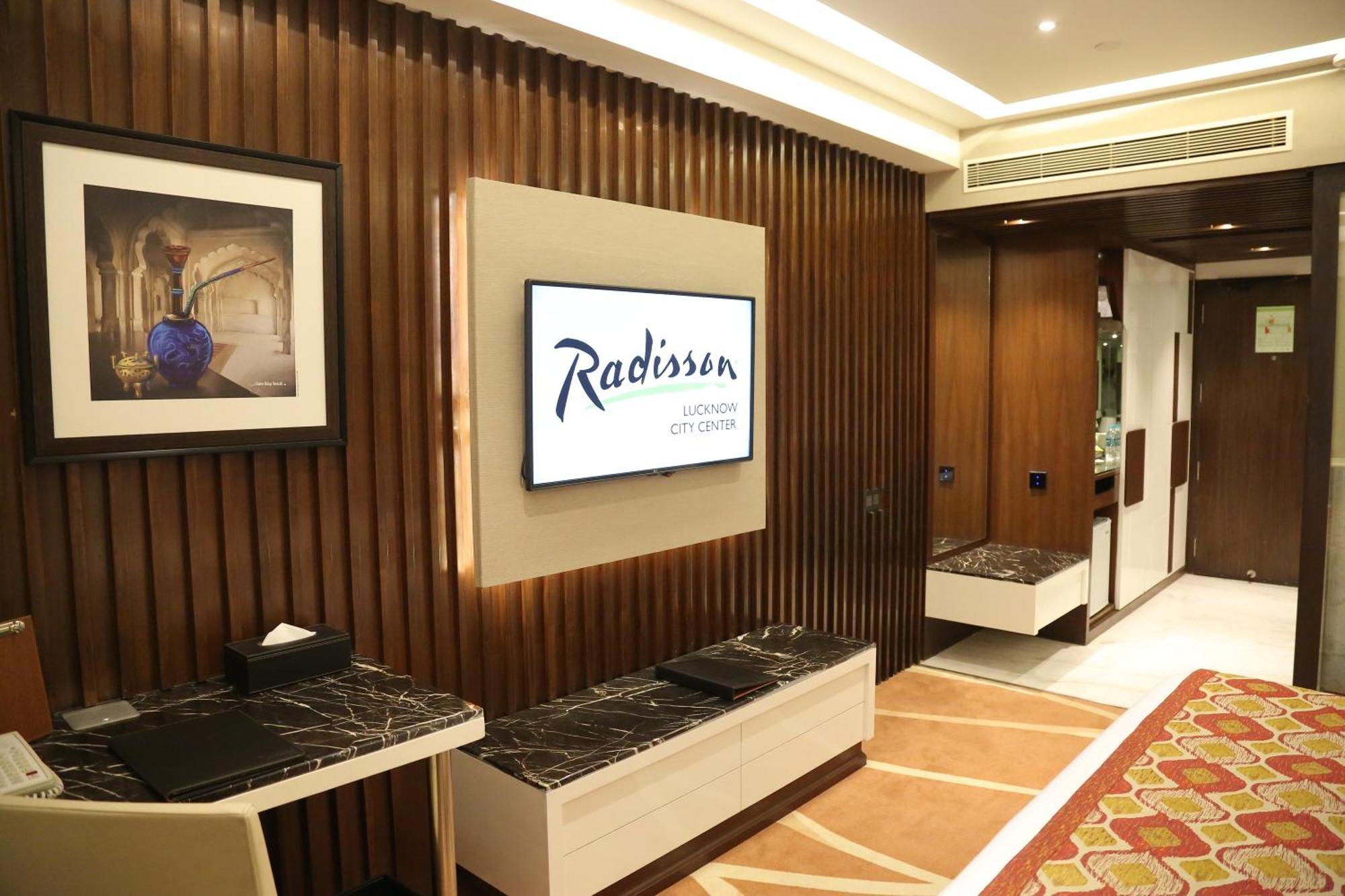Radisson Lucknow City Center Экстерьер фото