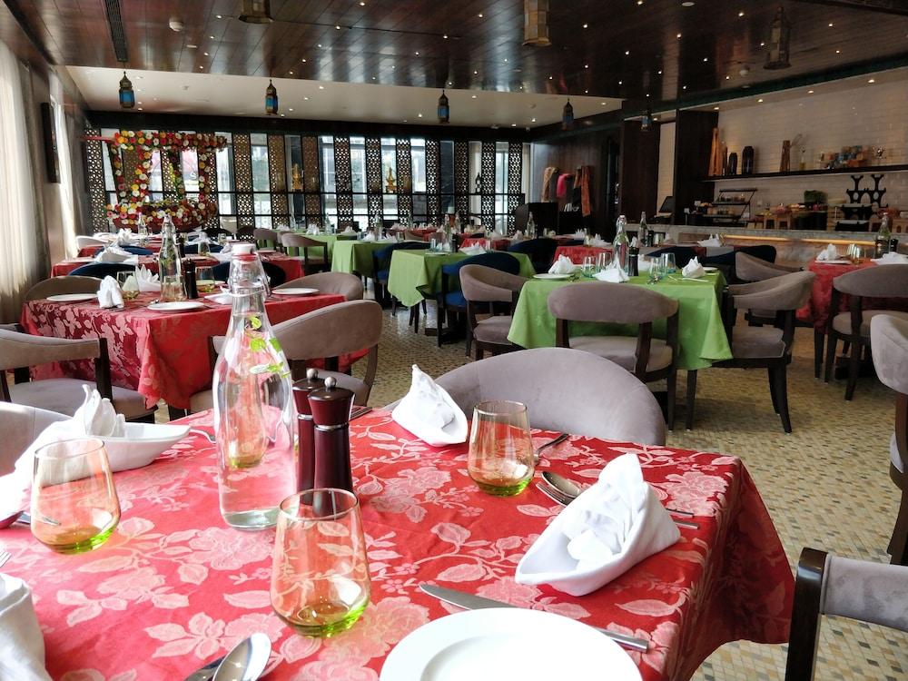 Radisson Lucknow City Center Экстерьер фото