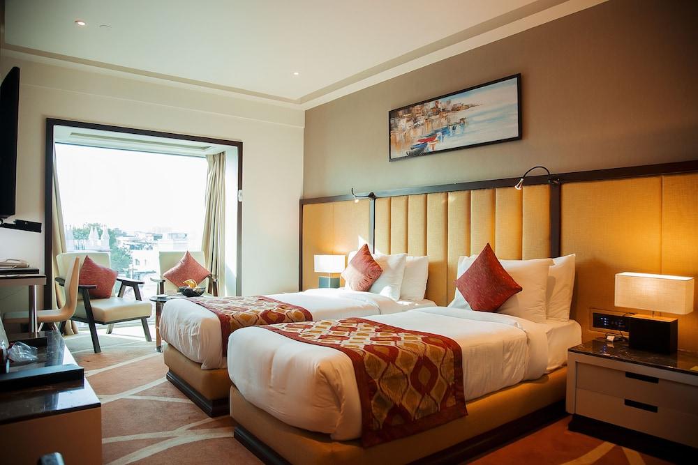 Radisson Lucknow City Center Экстерьер фото