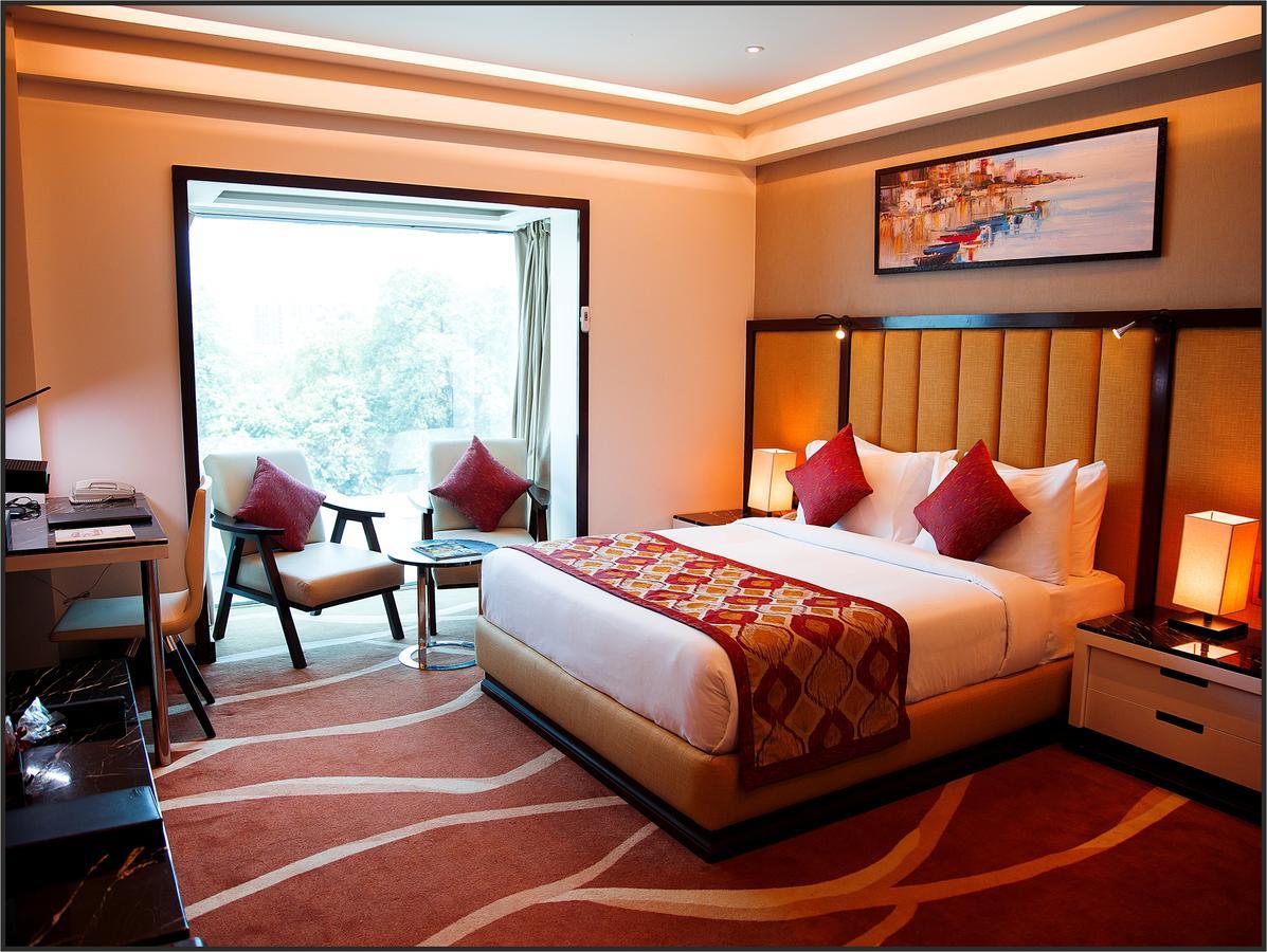 Radisson Lucknow City Center Экстерьер фото