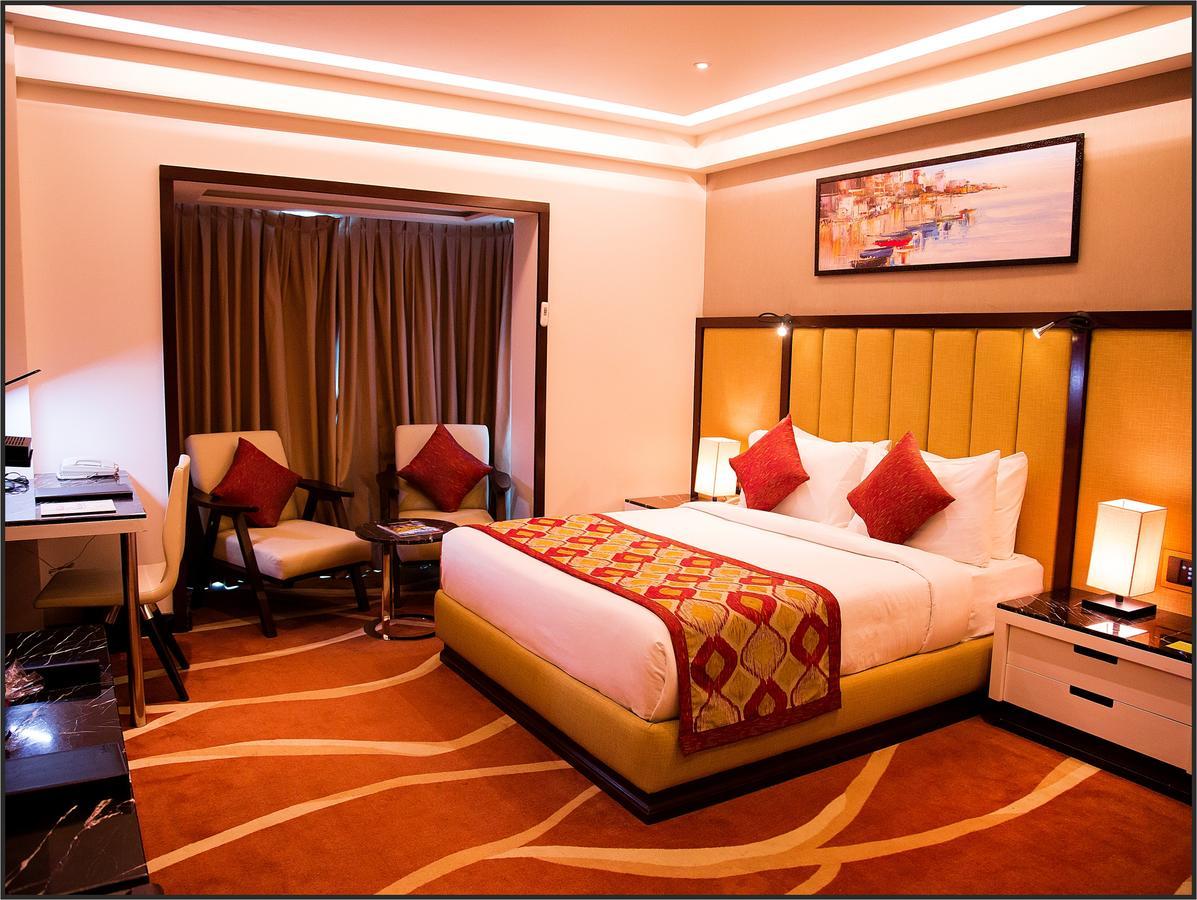 Radisson Lucknow City Center Экстерьер фото