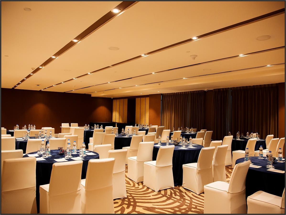Radisson Lucknow City Center Экстерьер фото