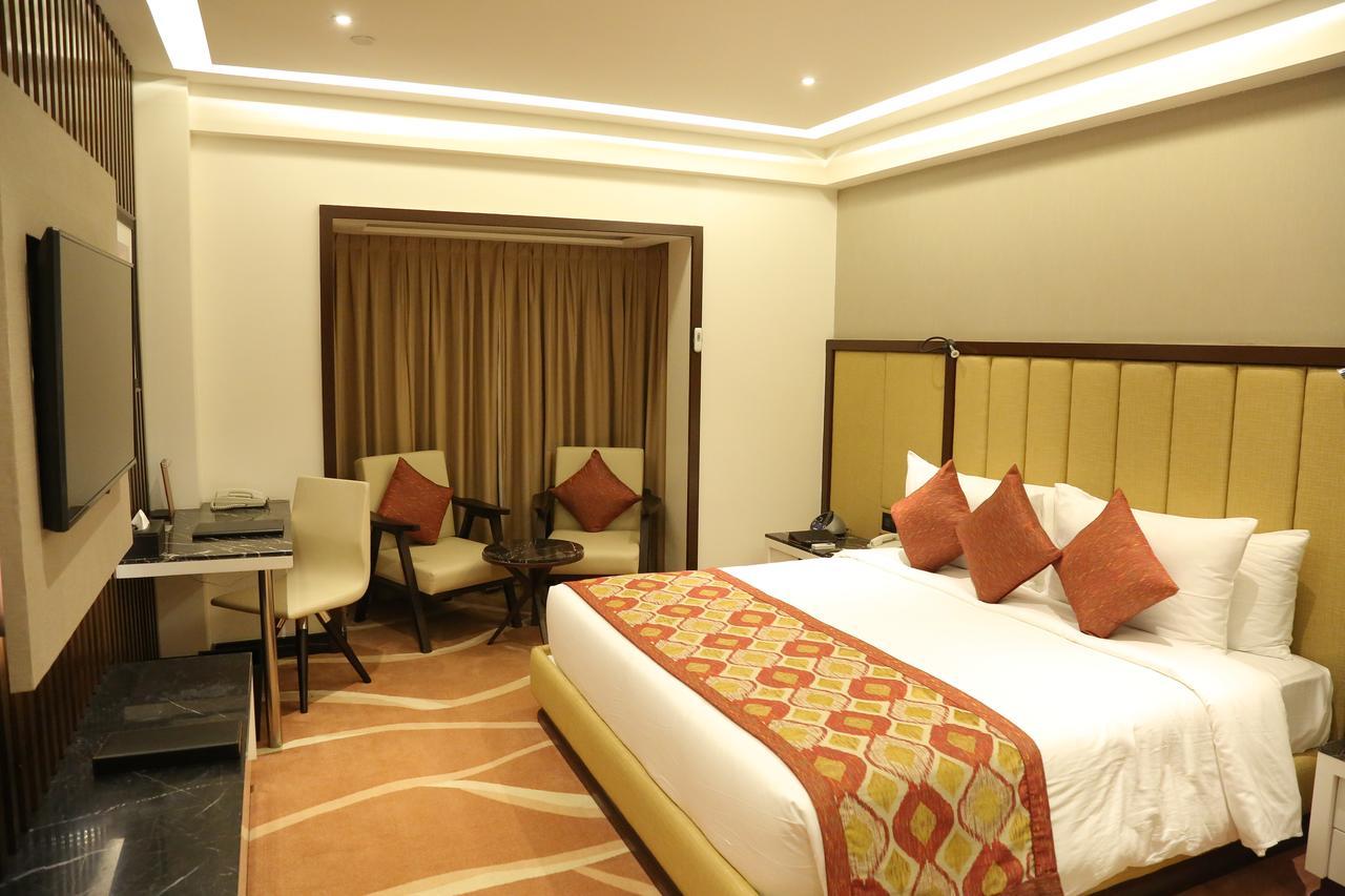 Radisson Lucknow City Center Экстерьер фото