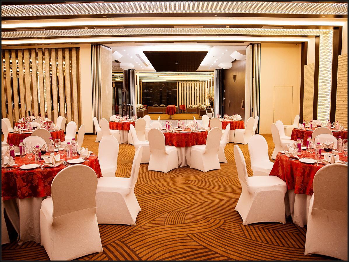 Radisson Lucknow City Center Экстерьер фото