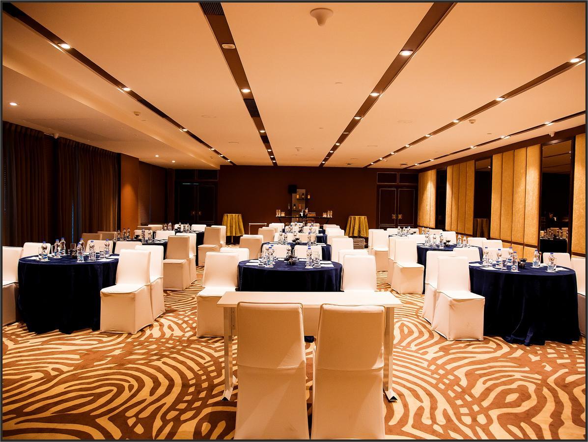 Radisson Lucknow City Center Экстерьер фото